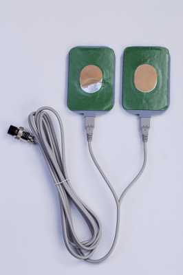 理疗仪的电极板上喷什么药_理疗电极的作用-图1